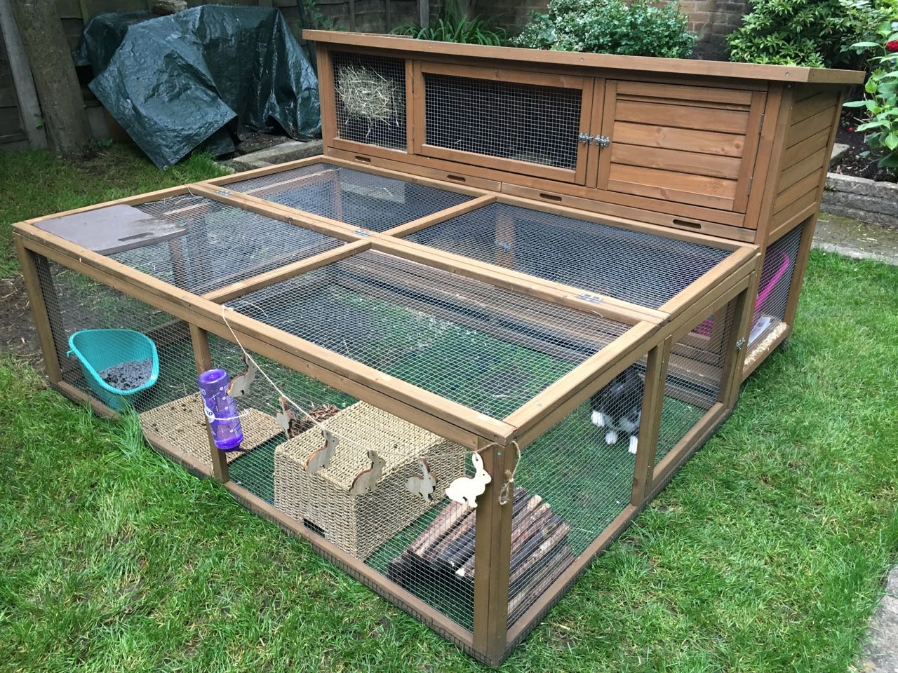 the manor 6ft rabbit hutch